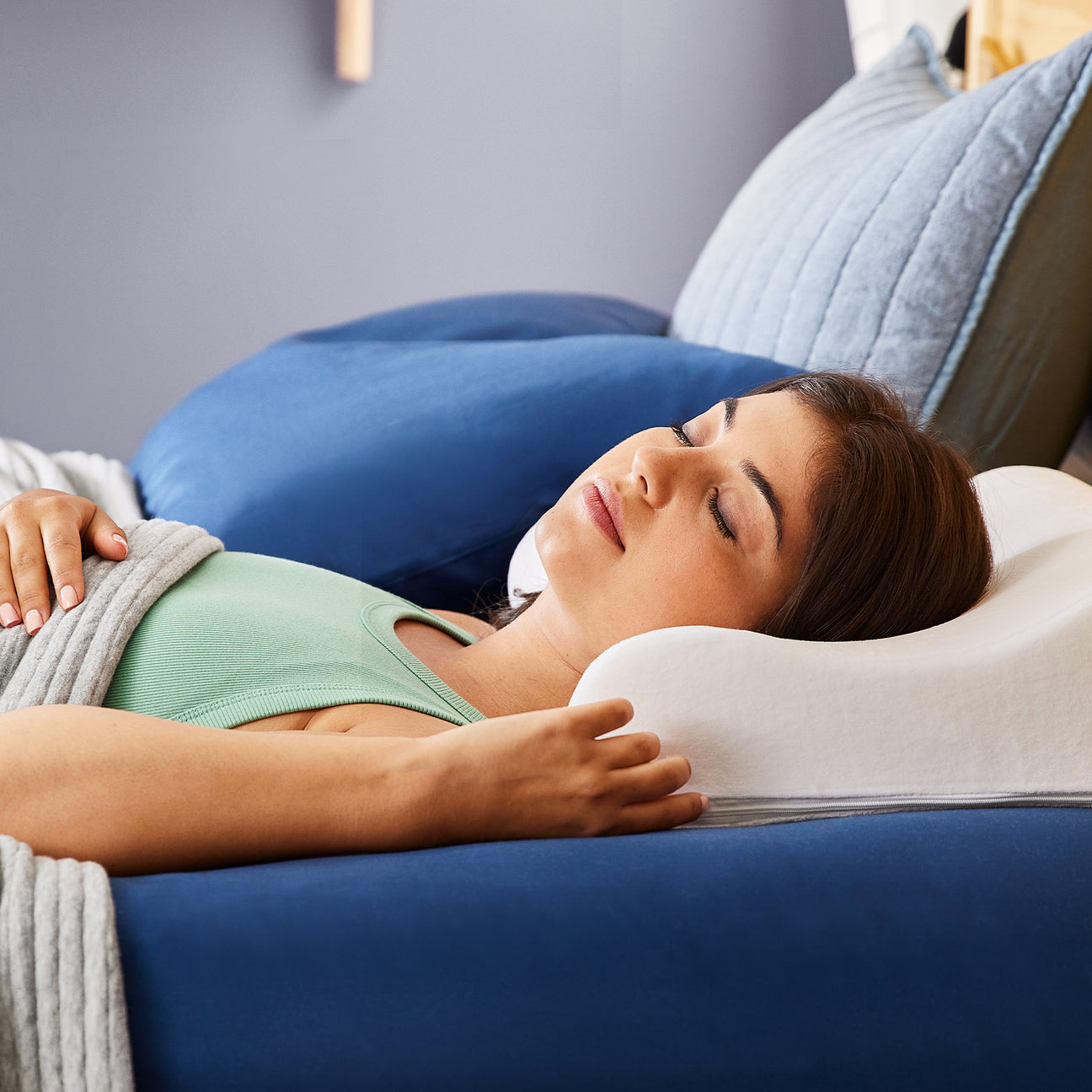 Contour Memory Foam Pillow